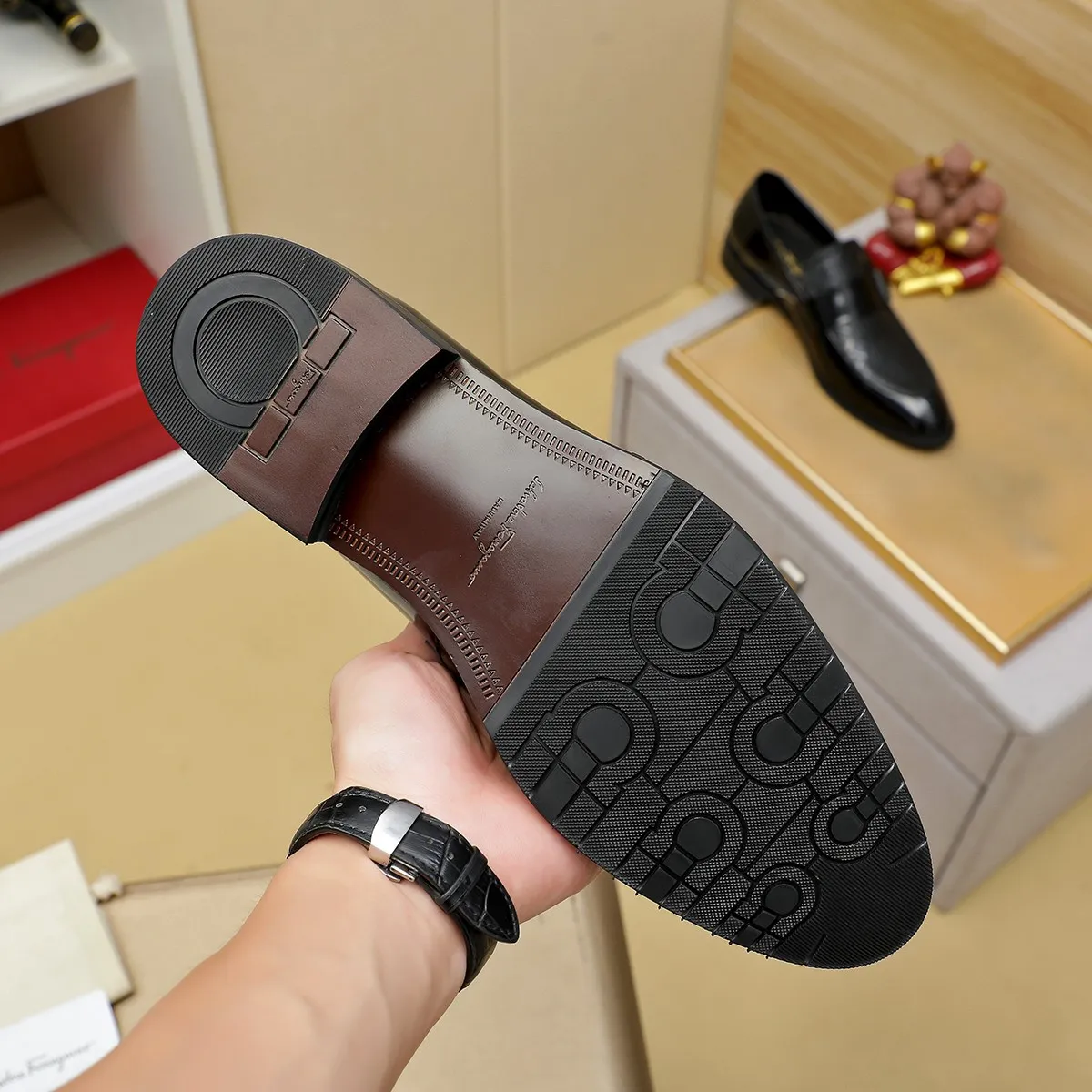 Men's shoes 💰460 Ferragamo [Ferragamo] top imported suit men's shoes 💯Original copy of the official website, product materials: selected imported embossed calfskin + luxury hardware buckle accessories ~ imported water-dyed cow 🐂 leather lining. Strong three-dimensional visual effect, original combination outsole, multiple colors available😘 Size: 39-44 (38.45.46. Customized)